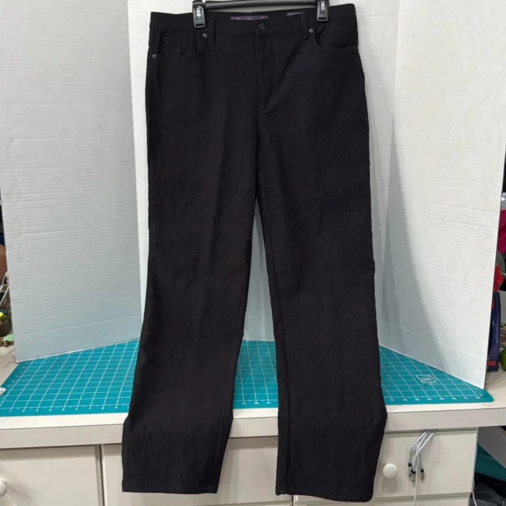 Gloria Vanderbilt Black Pants with Blk on Blk Tapestry Print Amanda Size 16